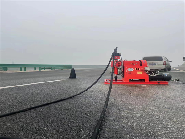 康巴什马路路基路面开裂下沉注浆加固灌浆